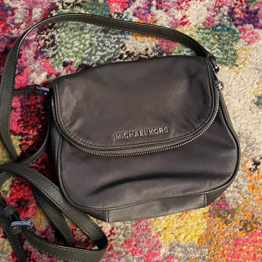 MICHAEL KORS GREY CROSSBODY 12LxD10xW5/ Strap 50 - Picture 2 of 10